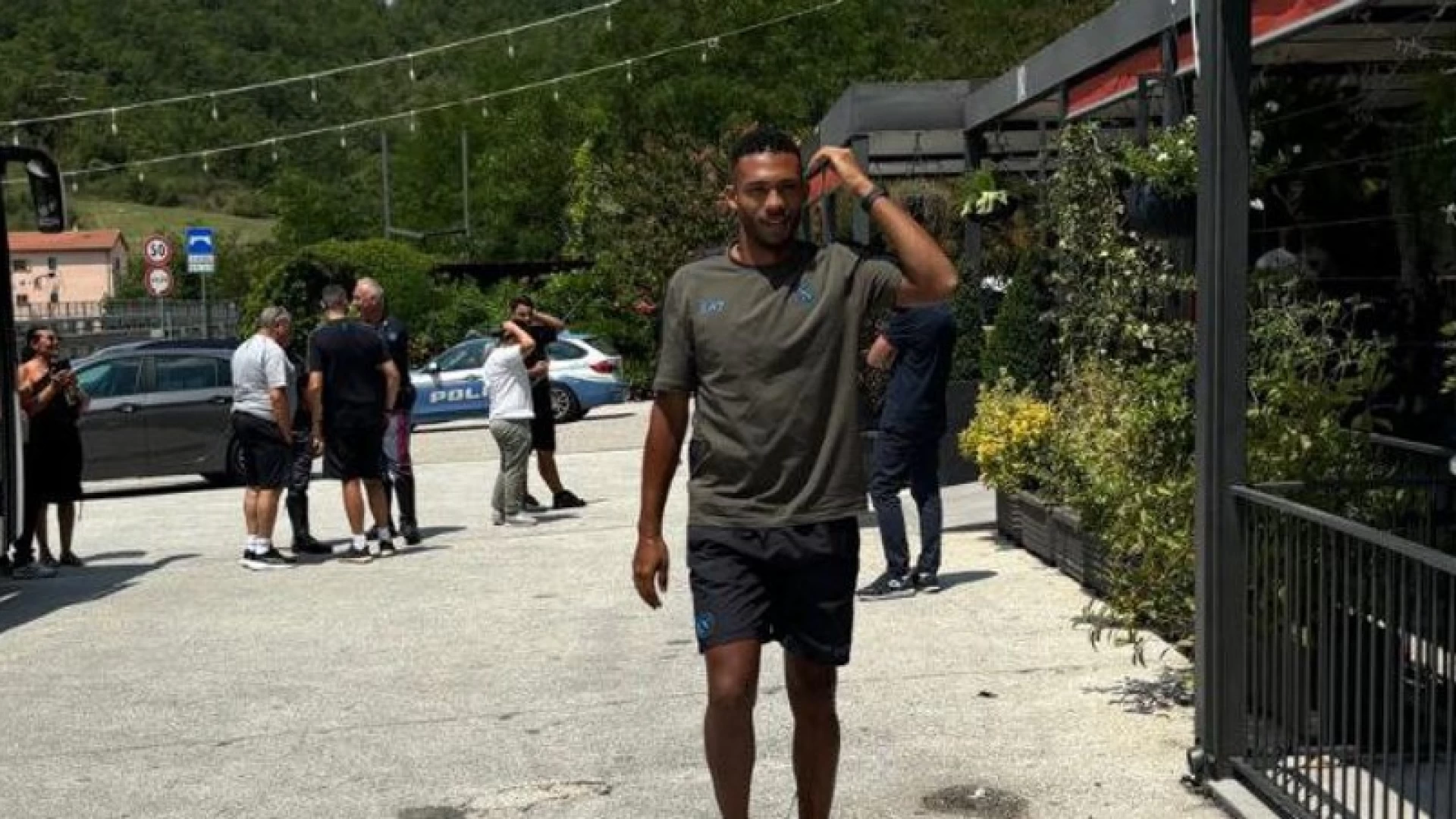 Il Napoli arriva in Abruzzo. Inizia ufficialmente il ritiro di Castel Di Sangro. Rivedi la diretta di "Castello Azzurro" dall'Aqua Montis di Rivisondoli.